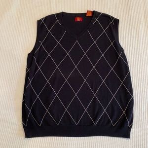 Trendy Black x White sweater vest!